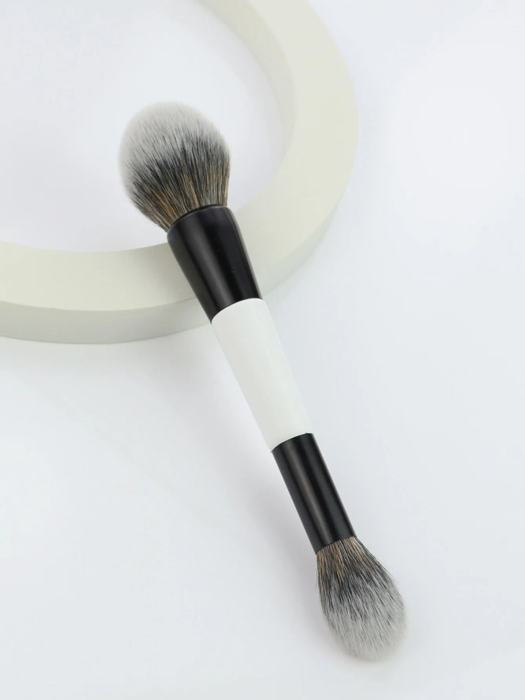 Double Head Makeup Brushes 2 In 1 Flat Angled Foundation Concealer Contour for Blending Loose Powder Liquid Cream Cosmetic Tools